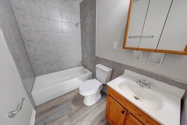 Building Photo - 1367 W Pruitt St