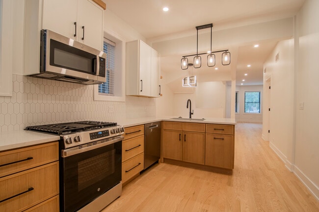 Building Photo - 3720 N Racine Ave