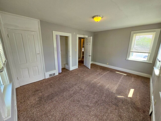 Building Photo - Charming 5 Bedroom Home in Aledo with Mode...