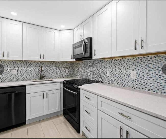 Building Photo - 1505 N Riverside Dr