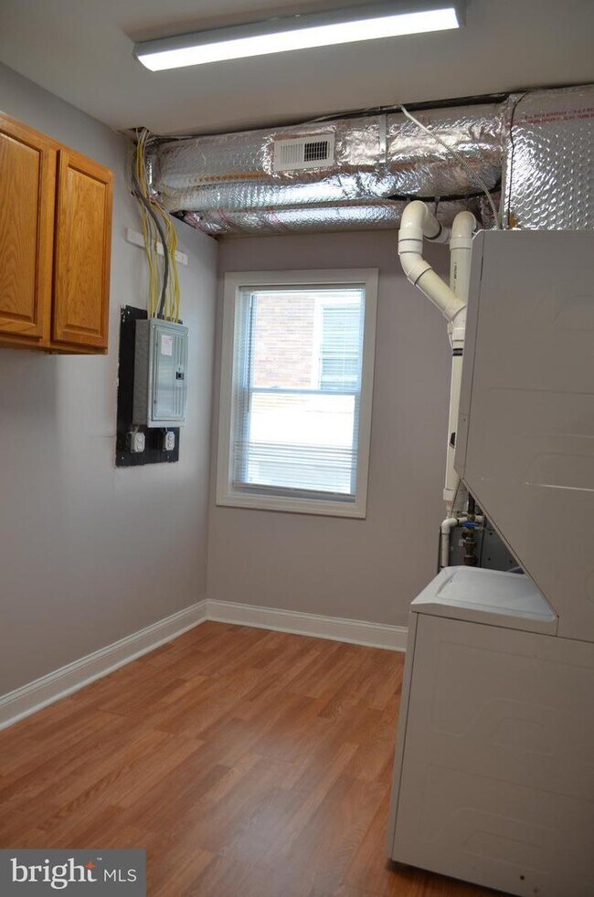 Building Photo - 400 Richey Ave
