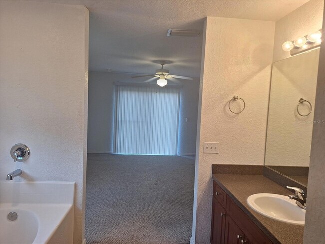 Building Photo - 622 Tamarin Ln