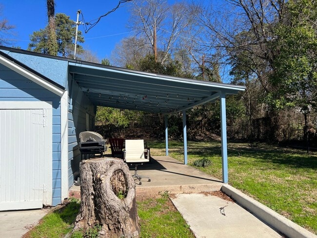 Building Photo - Updated in Highland...