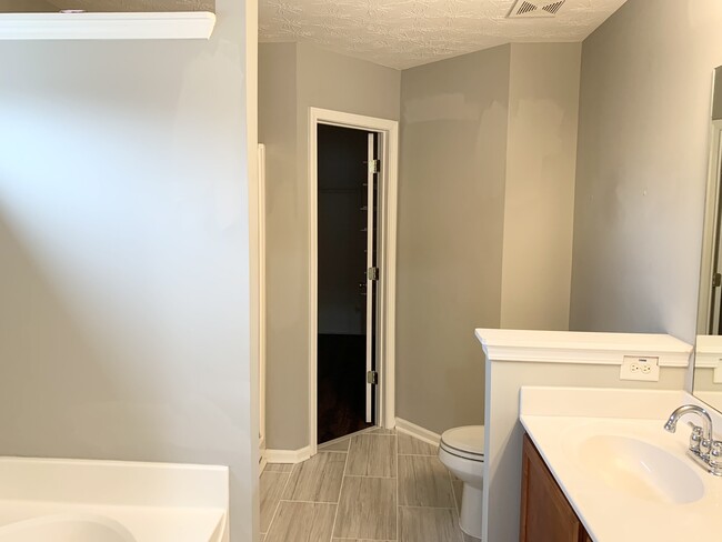 Building Photo - 406 Pepperbush Bend