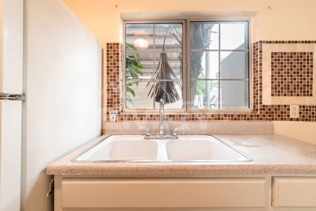 Building Photo - Beautiful 2 bed 1 bath home for rent Los Angeles CA 90023