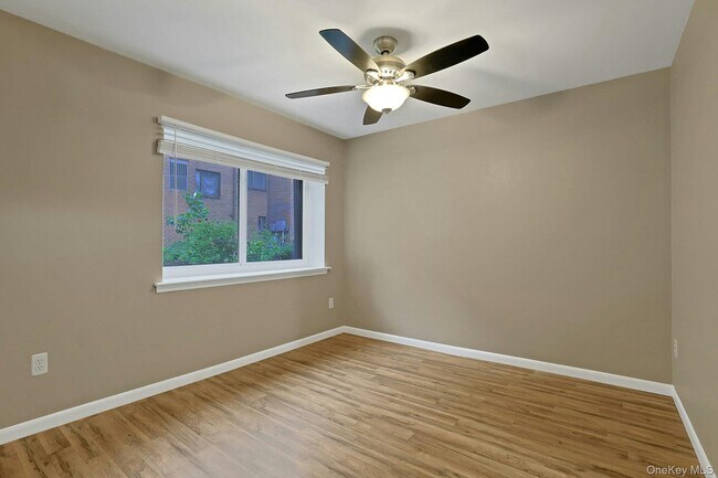 Building Photo - 214 Kennedy Dr