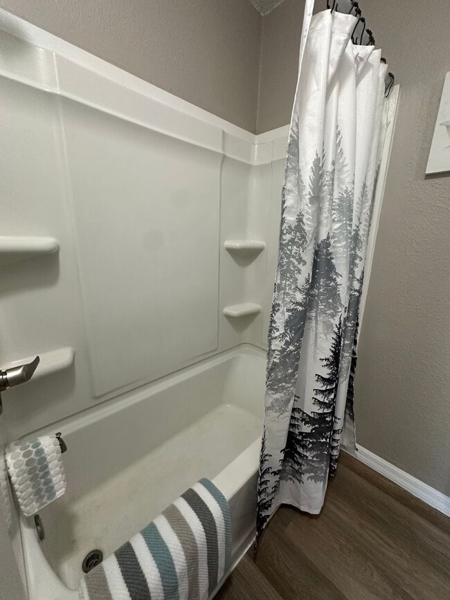 Building Photo - Renovated 3 bedroom house for rent in Waterloo