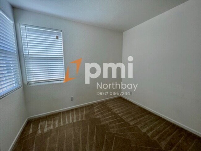 Building Photo - 406 Alyssum Dr