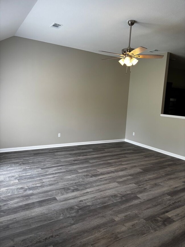 Building Photo - Beautiful 3 bedroom, 2 bath home