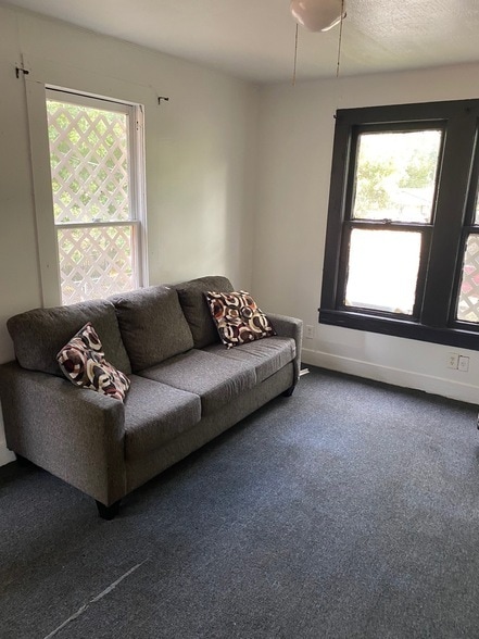 Building Photo - 256 E 75th St