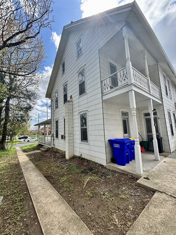 Primary Photo - 17 W Cottage Ave