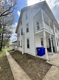 Building Photo - 17 W Cottage Ave