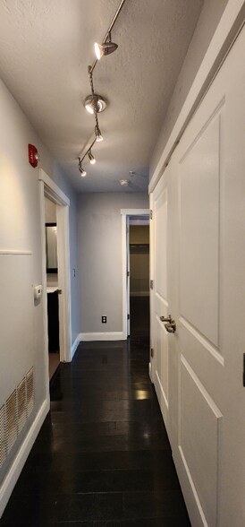 Building Photo - 4276 S Main St