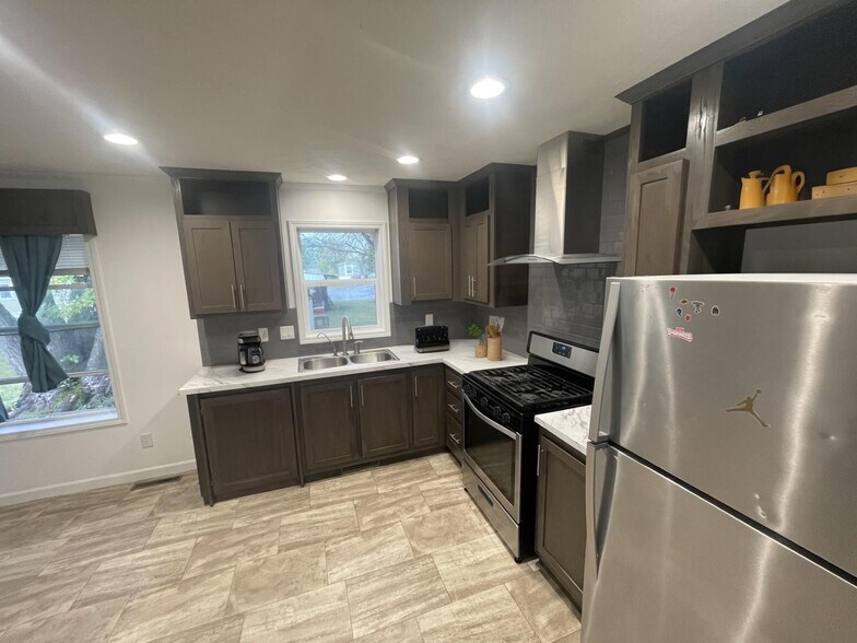 Building Photo - 16 Belmar St