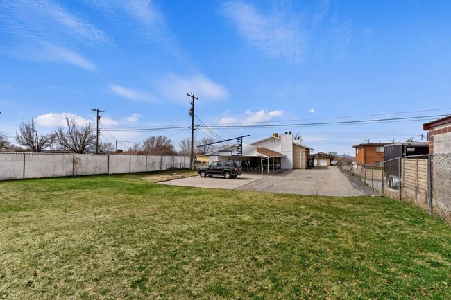 Building Photo - 5858 S 2000 W
