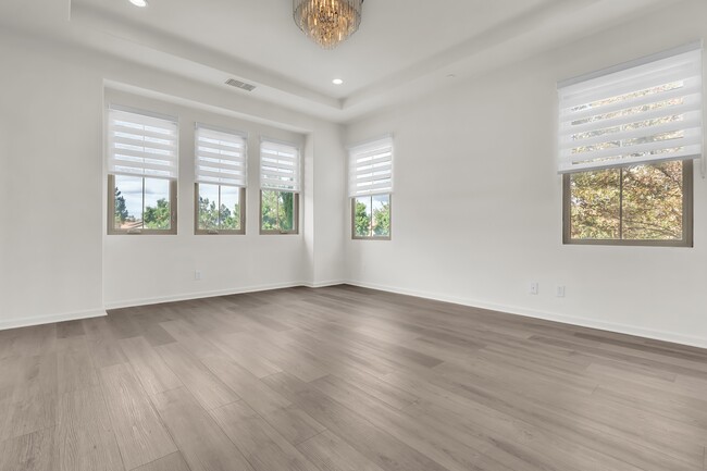 Building Photo - 72 Tulip