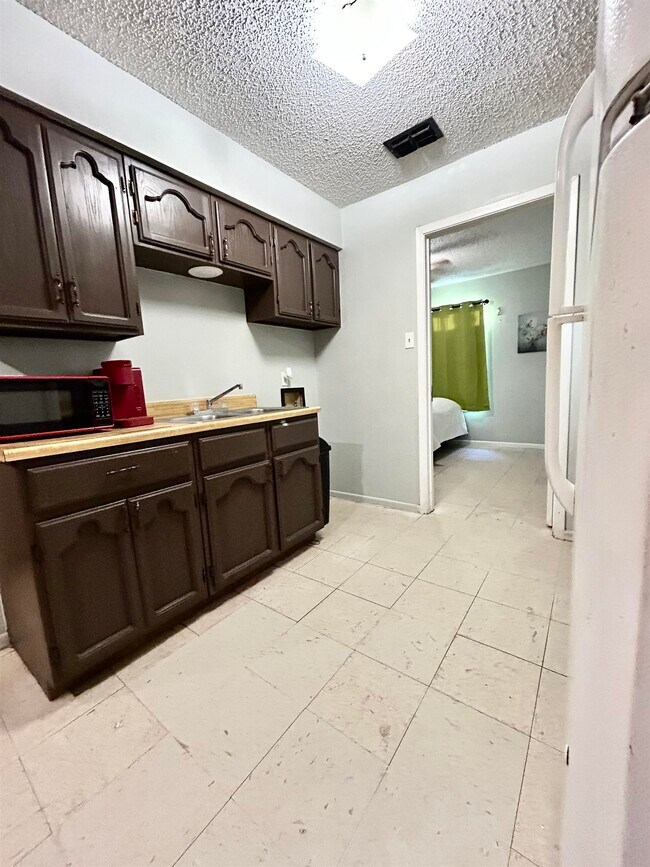 Building Photo - 1219 Willow St