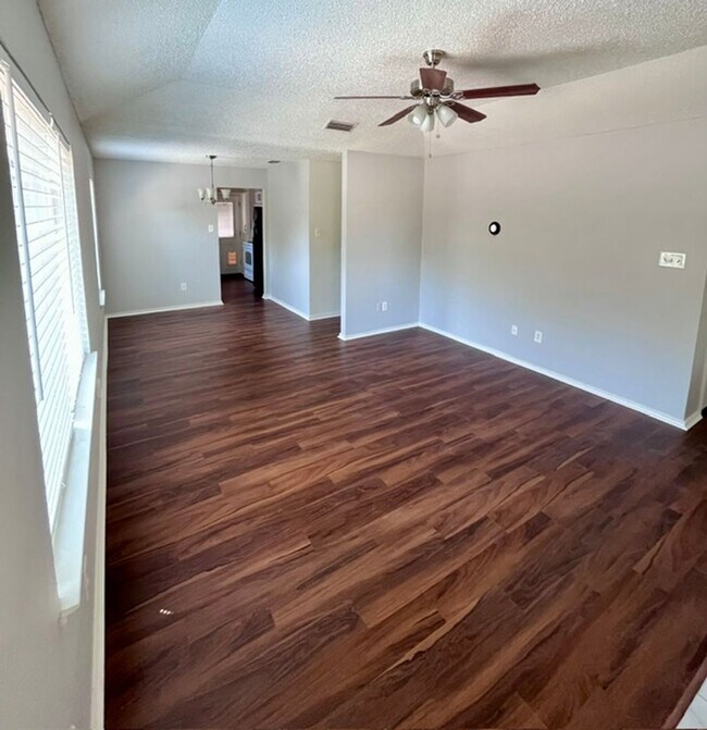 Building Photo - Cute 1 story duplex in Euless in CGISD