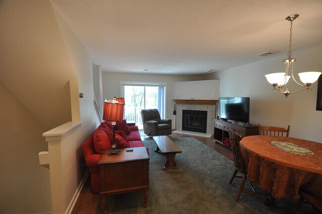 Building Photo - 181 Riverside Townhouses Rd