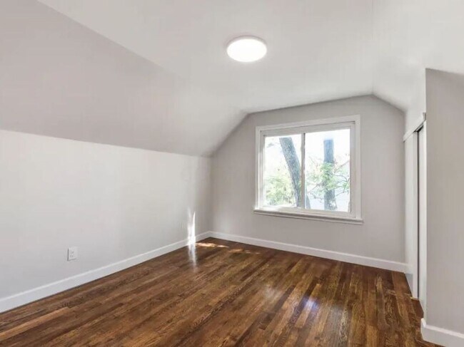 Building Photo - Cape Cod Style 3 Bedroom Home - Newly Remodeled All Throughout!