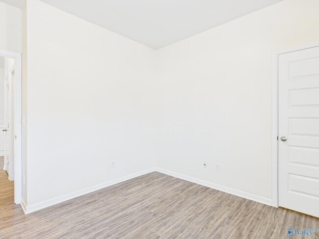 Building Photo - 149 Fernhill Dr NW