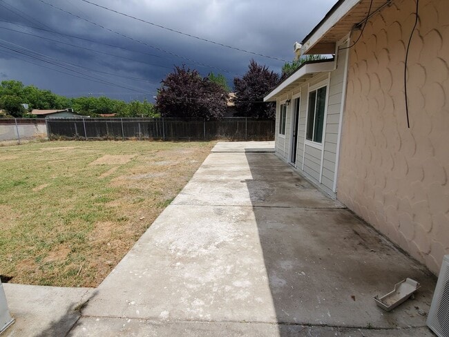 Building Photo - 1415