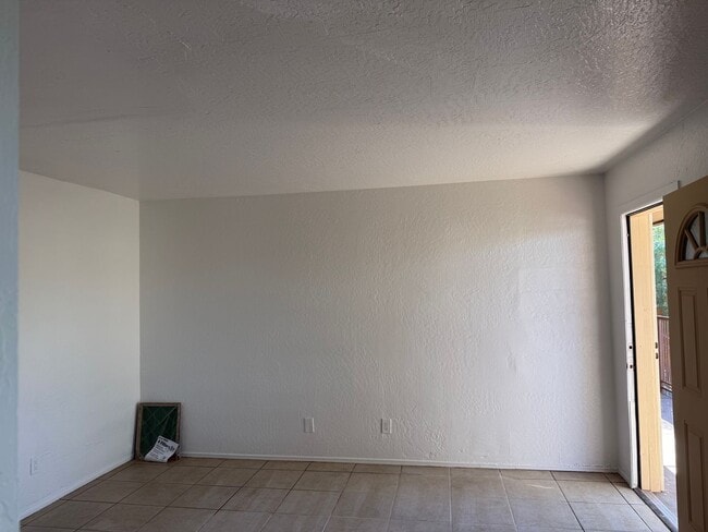 Building Photo - 2 Bedroom Phx. Condo