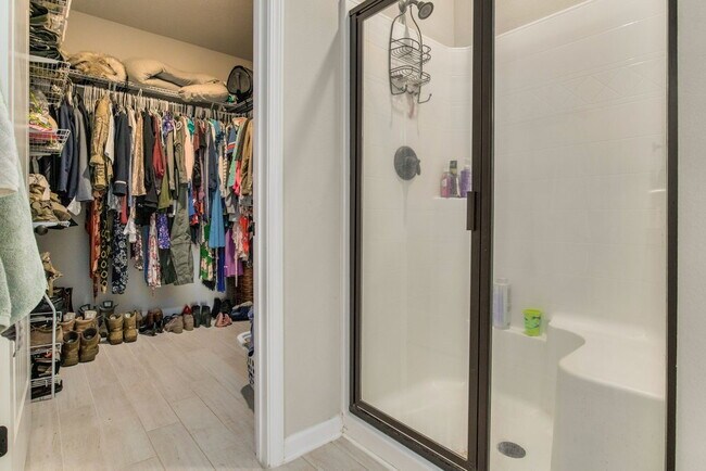 Building Photo - Bright, Beautiful Home in the Highly Desirable Sunrise Gated Community!