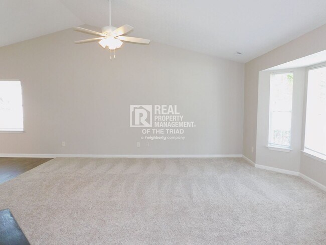 Building Photo - Beautiful 3BR/2BA Home in Southeast Greens...