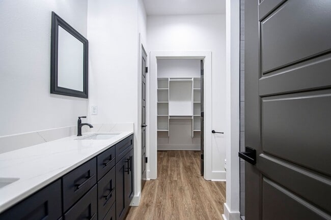Building Photo - Move-In Ready New Construction Near Downtown & Hospitals!