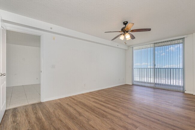 Building Photo - 1575 N Hwy A1A