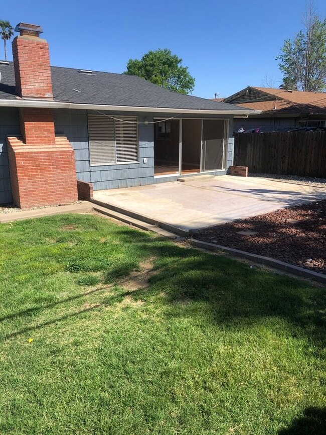 Building Photo - 3 bed 2 bath home for rent in SkyPark area...