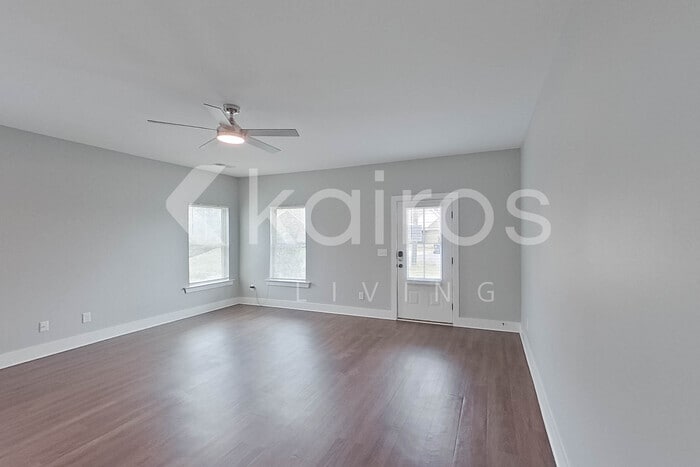 Building Photo - 295 Elm Way