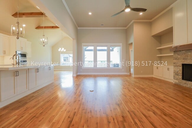 Building Photo - COMING SOON! Marvelous and Modern 3 Bed/ 3.5 Bath Home in South Broken Arrow!