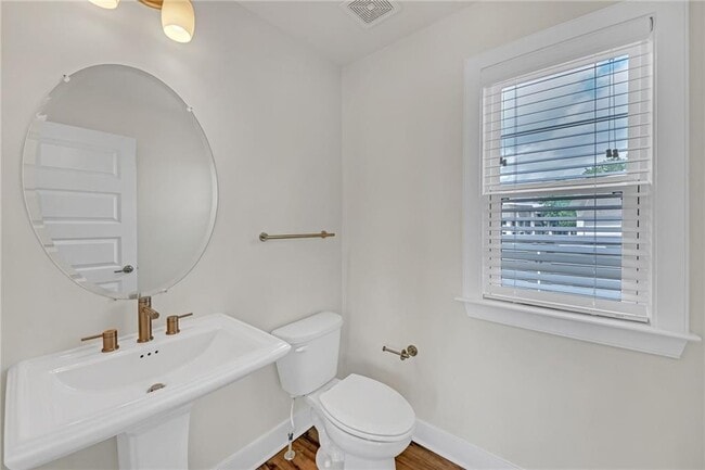 Building Photo - 860 Stonehill Ln