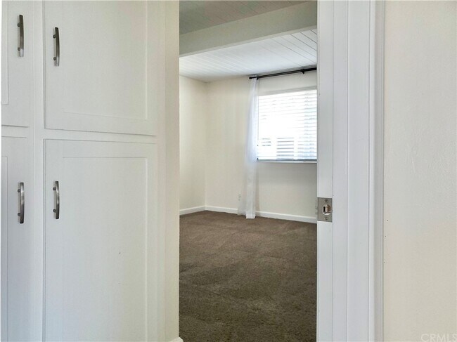 Building Photo - 25081 La Cresta Dr