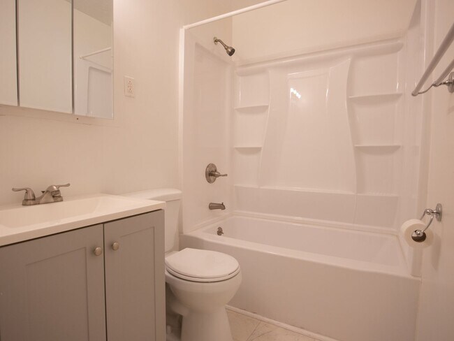 Building Photo - Charming 3BR Brick Ranch