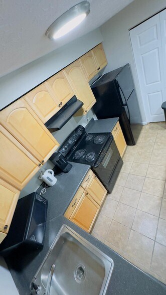 Building Photo - 8382 Brockham Dr