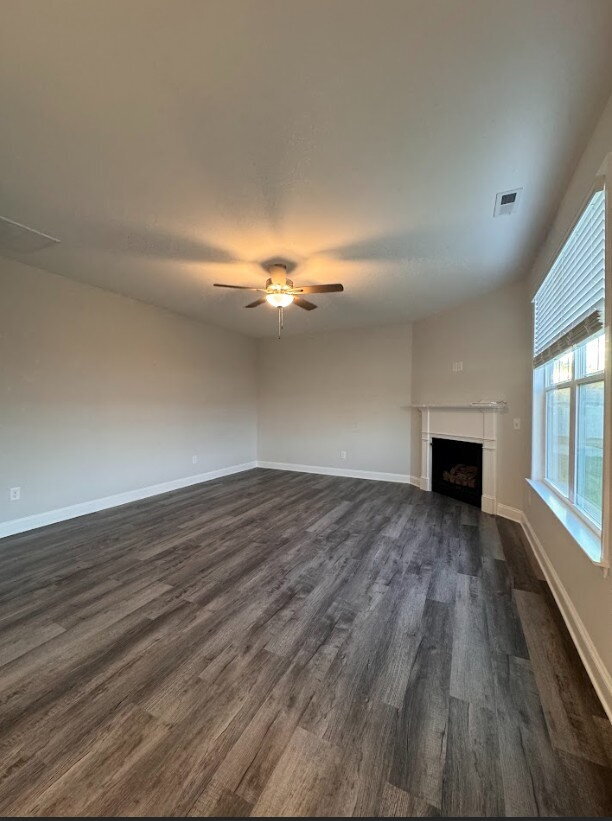 Building Photo - Sign a 12-month lease now and receive the ...