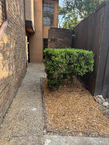 Building Photo - 6019 Ridgecrest Rd