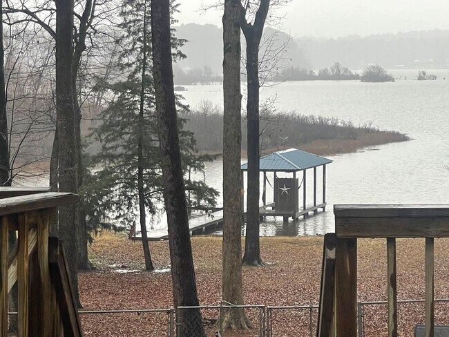 Building Photo - Cypress Lake Front Property in Benton!