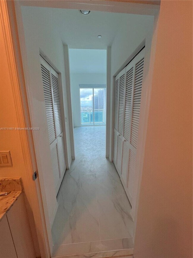 Building Photo - 951 Brickell Ave