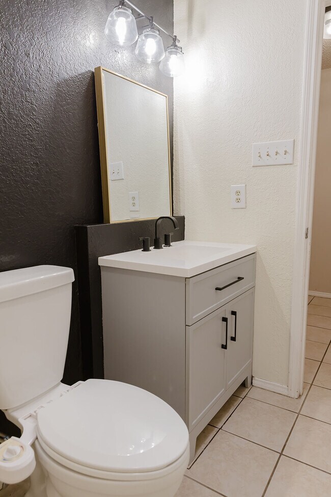 Building Photo - 1105 Gordon Blvd