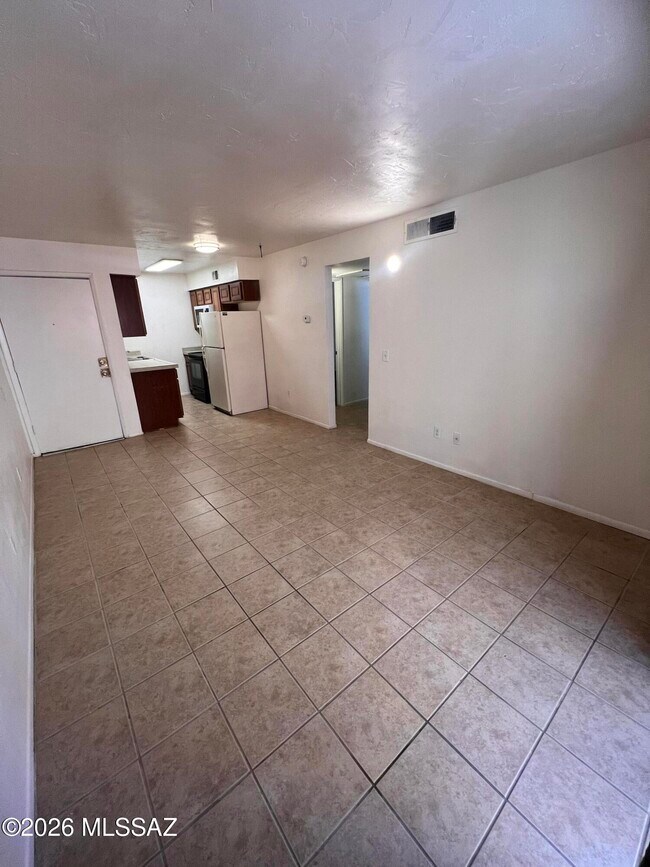 Building Photo - 1810 E Blacklidge Dr