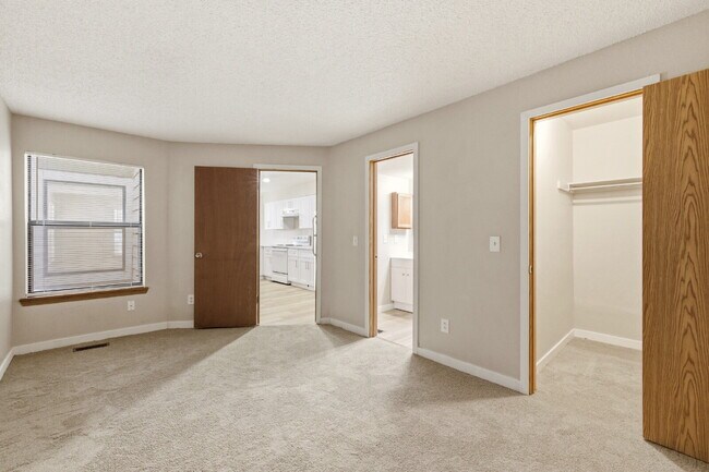 Building Photo - Spacious 1-Bedroom Condo in Aurora with Community Amenities