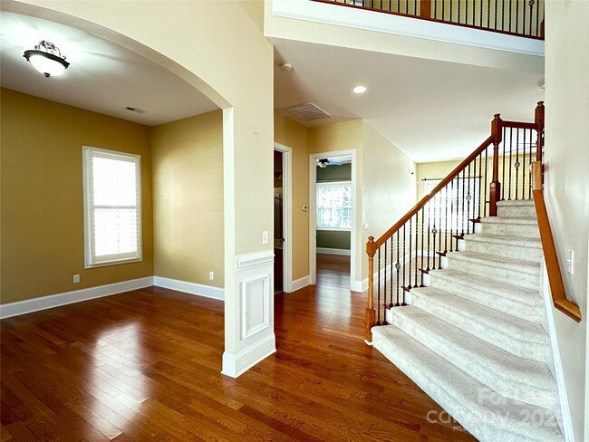 Building Photo - 4934 Mesa Verde Rd