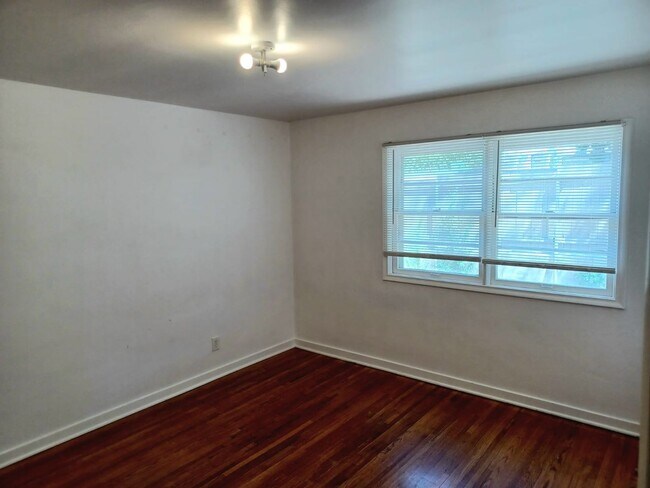 Building Photo - 1300 E Duplex
