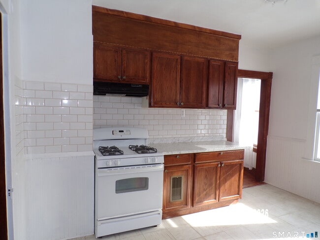 Building Photo - 17 Holbrook St