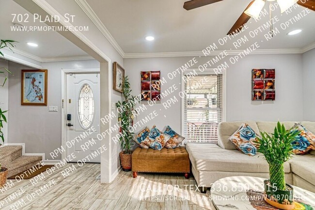 Building Photo - 702 Plaid St