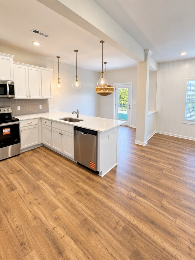 Building Photo - Now Leasing! 1 Month Free | Brand-New 3BR Home with 2-Car Garage Near Downtown Mooresville